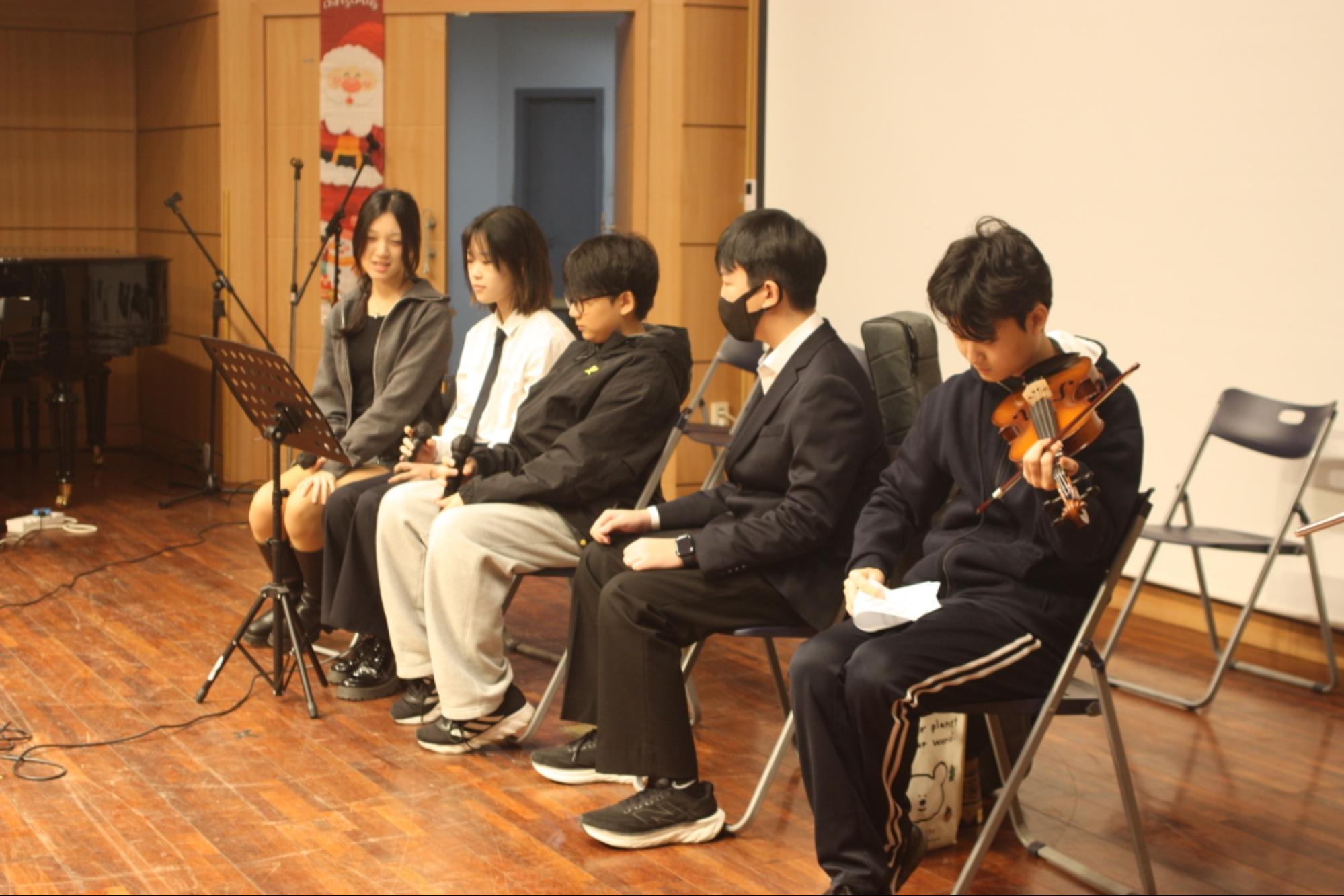 A scene of orchestra club from last year’s winter concert